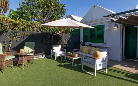 Playa Flor 82: Meubles, Ciel, Ombre, Bâtiment, Mobilier De Jardin, Design Intérieur, Loisir, Zone Résidentielle, Paysage, Immobilier