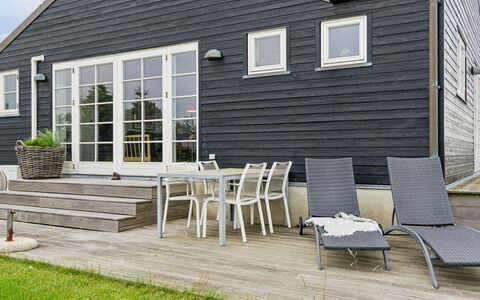 Dory - 30M from the Sea: Meubles, Design Intérieur, Sol, Sol, Plafond, Pièce, Chaise, Table, Appartement, Table Cuisine Et Salle A Manger