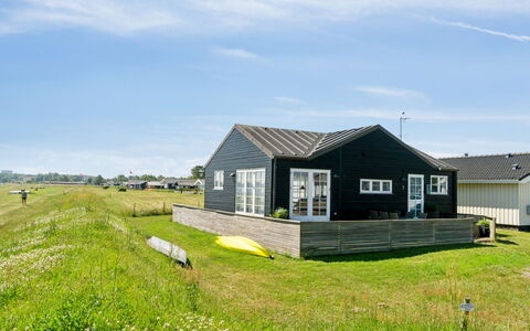 Dory - 30M from the Sea: Meubles, Design Intérieur, Sol, Sol, Plafond, Pièce, Chaise, Table, Appartement, Table Cuisine Et Salle A Manger