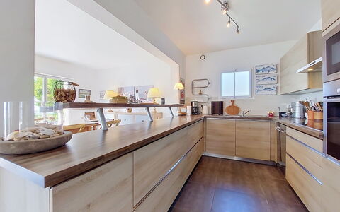 Ruilh Avel: Cuisine, Comptoir, Meubles, Design Intérieur, Cabinetry, Sol, Appareil De Cuisine, Sol, Bois, Domicile