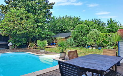 Mayne: Bleu, Piscine, Mobilier De Jardin, Meubles, Ombre, Jardin, Recours, Chaise, Eco Hôtel, Arrière-Cour