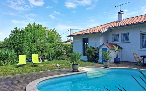Mayne: Bleu, Piscine, Maison, Zone Résidentielle, Domicile, Chalet, Eco Hôtel, Aménagement Paysager, Jardin, Biens