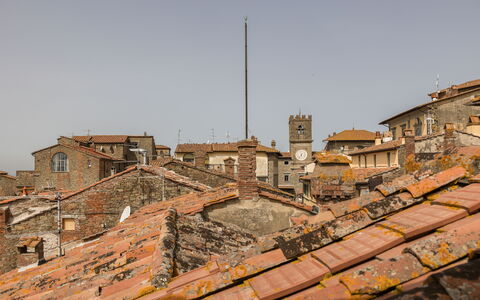 Appartamento Reale: Ciel, Bois, Bâtiment, Fenêtre, Maison, Zone Résidentielle, Paysage, Ville, Toit, Horizon