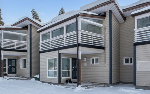 Vuokatinranta Suite 2 C: Herbe, Domicile, Lot Terre, Jardin, Couverture De Sol, Porte, Siding, Ferme, Batiments Jardin