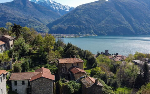 Casa sul Torrente: Ciel, L'Eau, Montagne, La Nature, Bleu Azur, Montagnes, Paysage Naturel, Végétation, Bâtiment, Arbre