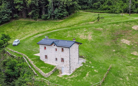 La Quiete Mountain Home: Plante, Pente, Paysage Naturel, Lot Terre, Arbre, Maison, Bâtiment, Herbe, Paysage, Couverture De Sol