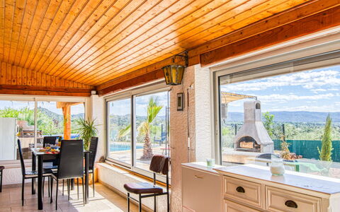 Les Lauriers Blancs: Propriété, Meubles, Cabinetry, Chaise, Tiroir, Ombre, Bois, Éclairage, Fenêtre, Plante