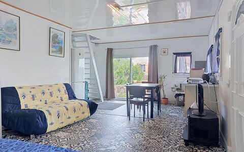 Les Lauriers Blancs: Meubles, Sol, Design Intérieur, Sol, Plafond, Pièce, Canapé, Salon, Domicile, Éclairage