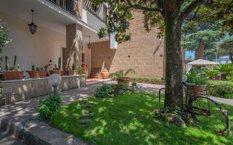 A Casa Di Camillo, Nepi, a C, Wifi: Plante, Propriété, Vélo, Bâtiment, Arbre, Architecture, Quartier, Design Urbain, Herbe, Surface De La Route