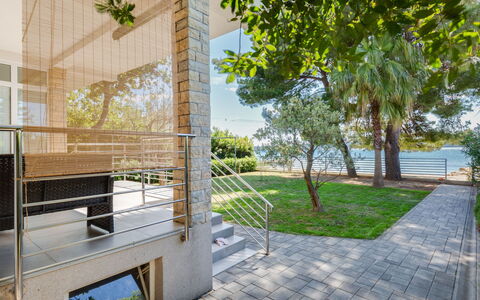 Zadar Bibinje 221: Propriété, Plante, Bâtiment, Ombre, Arbre, Design Urbain, Bois, Condominium, Sol, Immobilier