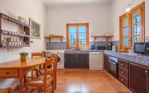 Gran Llombards: Meubles, Cabinetry, Comptoir, Bois, Cuisine, Design Intérieur, Table, Sol, Sol, Évier