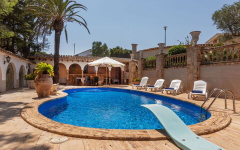 Les Oliveres: L'Eau, Propriété, Piscine, Bleu Azur, Plante, Arbre, Ciel, Mobilier De Jardin, Bâtiment, Loisir