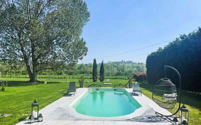 Castell' Alfero 100: L'Eau, Ciel, Plante, Piscine, Végétation, Arbre, Design Urbain, Herbe, Loisir, Paysage