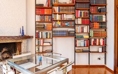 La Casa del Musicista: Propriété, Meubles, Rayonnage, Bois, Étagère, Table, Design Intérieur, Bibliothèque, Livre, Sol