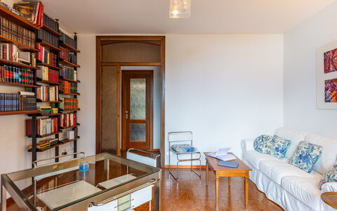 La Casa del Musicista: Table, Meubles, Propriété, Canapé, Bâtiment, Chaise, Design Intérieur, Bois, Sol, Sol