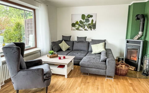 Auszeit: Meubles, Canapé, Propriété, Vert, Cadre, Plante, Bois, Confort, Éclairage, Sol