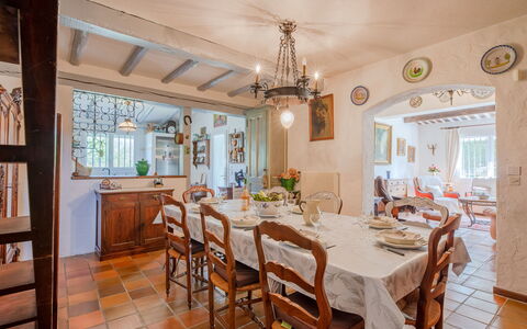 La Palombière: Table, Meubles, Propriété, Chaise, Bois, Design Intérieur, Bâtiment, Table Cuisine Et Salle A Manger, Sol, Immobilier