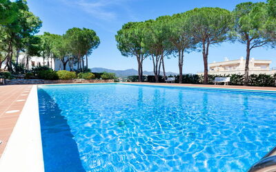 Llançà 666: L'Eau, Ciel, Plante, Jour, Piscine, Bleu Azur, La Nature, Bleu, Nuage, Arbre