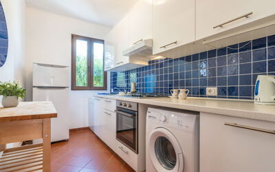 Villa Angela 100.2: Buanderie, Cabinetry, Machine À Laver, Sécheuse, Bleu, Comptoir, Plante D'Appartement, Luminaire Plomberie, Cuisine, Électroménager