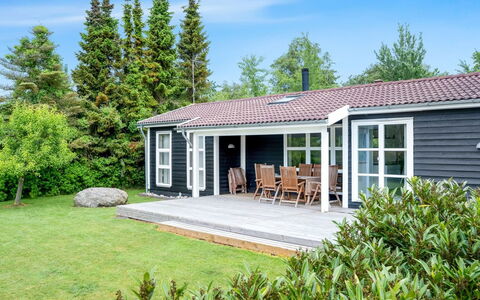 Mira - 500M from the Sea: Maison, Domicile, Porte, Toit, Chalet, Biens, Jardin, Ombre, Siding, Cour