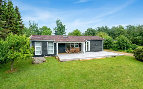 Mira - 500M from the Sea: Maison, Domicile, Porte, Toit, Chalet, Biens, Jardin, Ombre, Siding, Cour