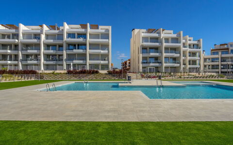 Ema Residencial 63: Jour, L'Eau, Bâtiment, Plante, Ciel, Piscine, Bleu Azur, Fenêtre, Architecture, Design Urbain