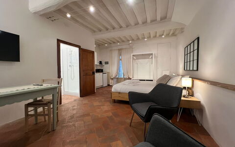 Vicolo Della Scala Rooms: Meubles, Table, Design Intérieur, Sol, Bois, Sol, Salon, Confort, Immobilier, Dur