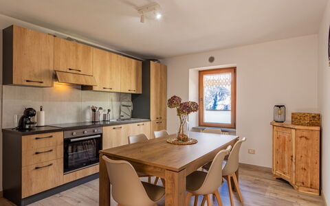 Miki Mhouse: Cabinetry, Propriété, Meubles, Comptoir, Bois, Table, Design Intérieur, Éclairage, Sol, Sol