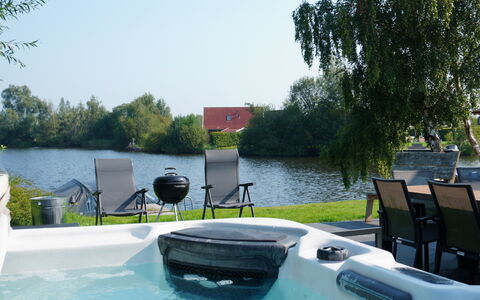 Lethehuis: Piscine, Meubles, Mobilier De Jardin, Chaise, Recours, Loisir, Plante D'Appartement, Parapluie, Arrière-Cour