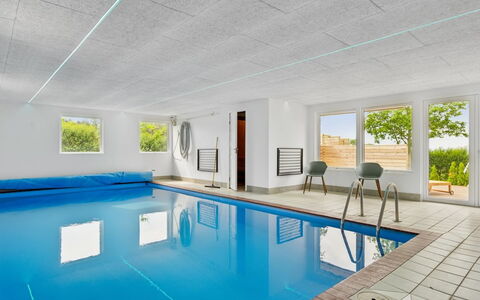 Neele - 800M from the Sea: Meubles, Design Intérieur, Sol, Sol, Plafond, Pièce, Chaise, Table, Appartement, Table Cuisine Et Salle A Manger