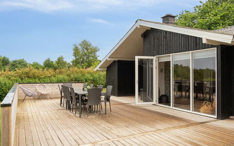 Neele - 800M from the Sea: Meubles, Design Intérieur, Sol, Sol, Plafond, Pièce, Chaise, Table, Appartement, Table Cuisine Et Salle A Manger