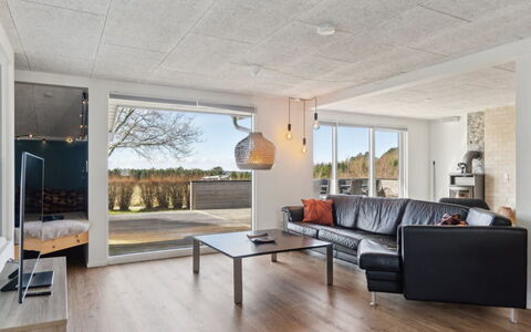 Neele - 800M from the Sea: Meubles, Design Intérieur, Sol, Sol, Plafond, Pièce, Chaise, Table, Appartement, Table Cuisine Et Salle A Manger