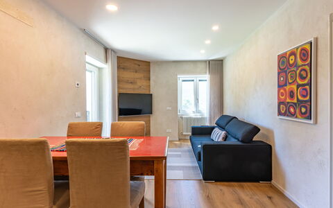 Adele: Plante, Propriété, Fenêtre, Bâtiment, Fleur, Ciel, Chaise, Mobilier De Jardin, Lot Terre, Chalet