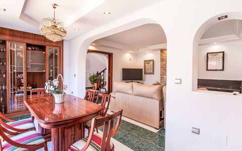 Villa Almudena: Table, Meubles, Cadre, Canapé, Chaise, Design Intérieur, Sol, Plante D'Appartement, Sol, Salon