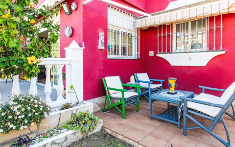Villa Almudena: Plante, Meubles, Propriété, Design Intérieur, Plante D'Appartement, Table, Fenêtre, Pot De Fleur, Mur, Immobilier