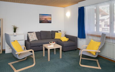 Bekb-Gebäude Apt 07 73.3: Meubles, Design Intérieur, Sol, Mur, Bois, Sol, Canapé, Plafond, Pièce, Salon