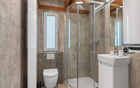 Hůrka: Luminaire Plomberie, Salle De Bains, Sol, Sol, Plomberie, Évier, Toilette, Design Intérieur, Pièce, Robinet