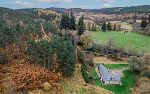 The Barn: Nuage, Ciel, Plante, Paysage Naturel, Montagne, Mélèze, Arbre, Pente, Paysage, Mobilier De Jardin