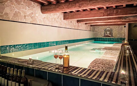 I Sei Filari: L'Eau, Plante, Bâtiment, Ciel, Propriété, Nuage, Piscine, Bleu Azur, Fenêtre, Maison