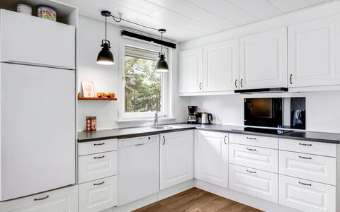 Manko - 1Km from the Sea: Cuisine, Cabinetry, Appareil De Cuisine, Comptoir, Sol, Principaux Appliance, Bois, Design Intérieur, Meubles, Tiroir