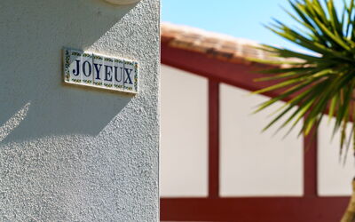 Les 7 Nains 271.4: L'Eau, Plante, Bleu Azur, Arbre, Ciel, Piscine, Arecales, Ombre, Loisir, Immobilier
