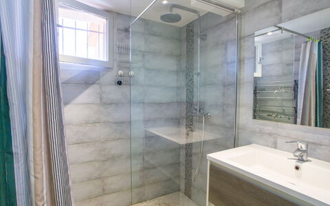 Miramar: Salle De Bains, Sol, Sol, Luminaire Plomberie, Design Intérieur, Toilette, Tuile, Douche, Plomberie, Composite