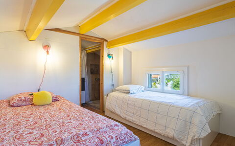 Miramar: Design Intérieur, Mur, Sol, Sol, Chambre, Meubles, Lit, Bois, Plafond, Pièce