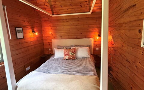Lodge 4 Hot Tub: Design Intérieur, Sol, Bois, Sol, Plafond, Chambre, Meubles, Éclairage, Lit, Pièce