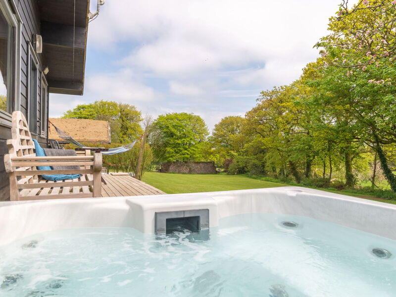 Lodge 5 - Hot Tub Lodge