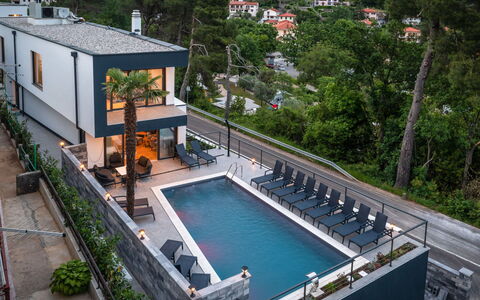 Visum Mare Tribus: Plante, Propriété, L'Eau, Bâtiment, Fenêtre, Piscine, Arbre, Design Urbain, Maison, Loisir