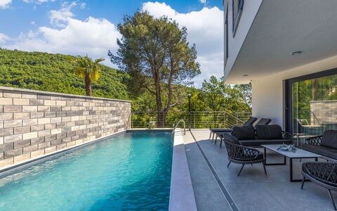 Villa Visum Mare Unus: L'Eau, Nuage, Bâtiment, Propriété, Plante, Ciel, Meubles, Piscine, La Nature, Bleu Azur
