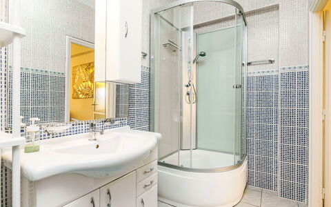 Zamardi 101: Miroir, Luminaire Plomberie, Propriété, Robinet, Salle De Bains, Tete De Douche, Évier, Violet, Douche