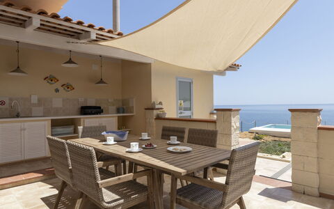 Norbert: Table, Ciel, Propriété, Meubles, Chaise, Bâtiment, Bleu Azur, Bois, Ombre, Mobilier De Jardin