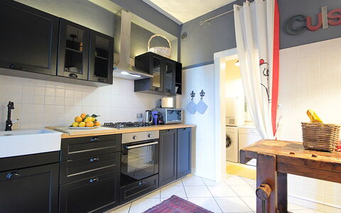 Dal Molin Apartment, Garda Lake, Ac, Fitness, Jacu: Meubles, Cabinetry, Propriété, Comptoir, Bâtiment, Cuisine, Bois, Tiroir, Cuisinière, Design Intérieur